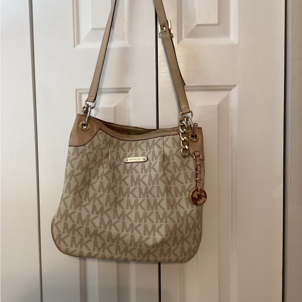 Authentic Michael Kors Handbag. - image 3